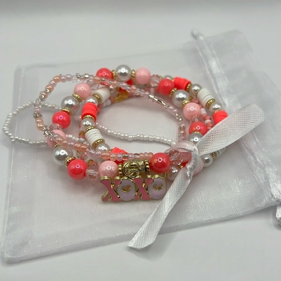 5PC XOXO Charm Pink and Faux Pearl Bracelet Stack - Picture 4 of 4